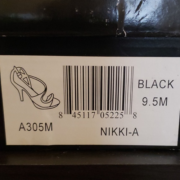 Night Moves Black Heels - Picture 3 of 3